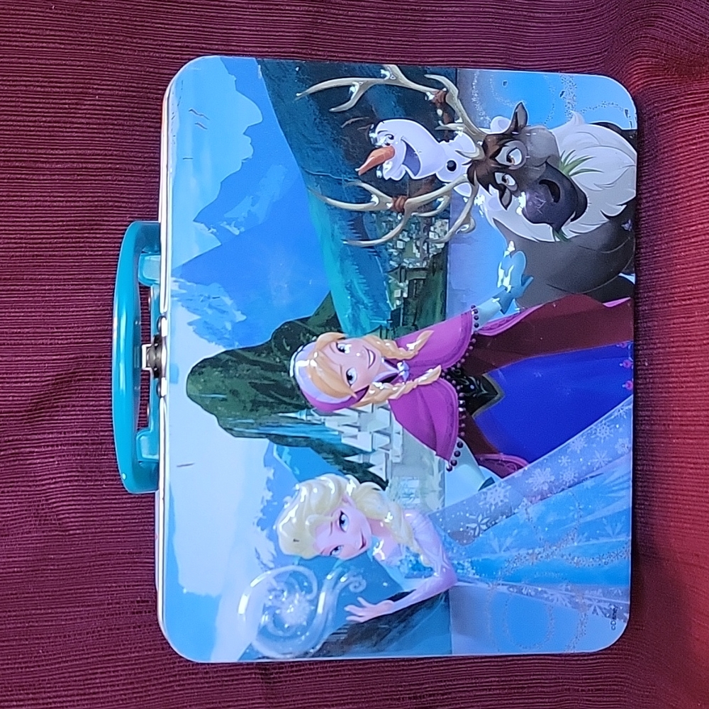 2 Disney lunchboxes